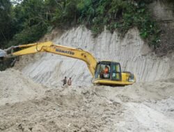 WhatsApp Image 2026-07-19 at 21.45.42 Gerak Cepat, Satgas TMMD Kodim 0210/TU Buka Jalan di Desa Sijarango Capai 41,50 Persen