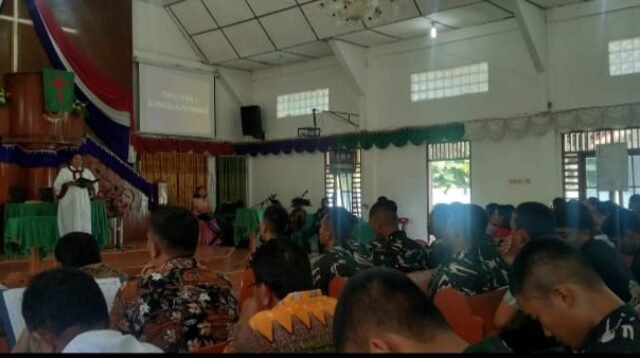 Satgas TMMD Ke 129 Kodim 0210/TU Ikut Ibadah Minggu Pagi di Gereja HKBP Sijarango