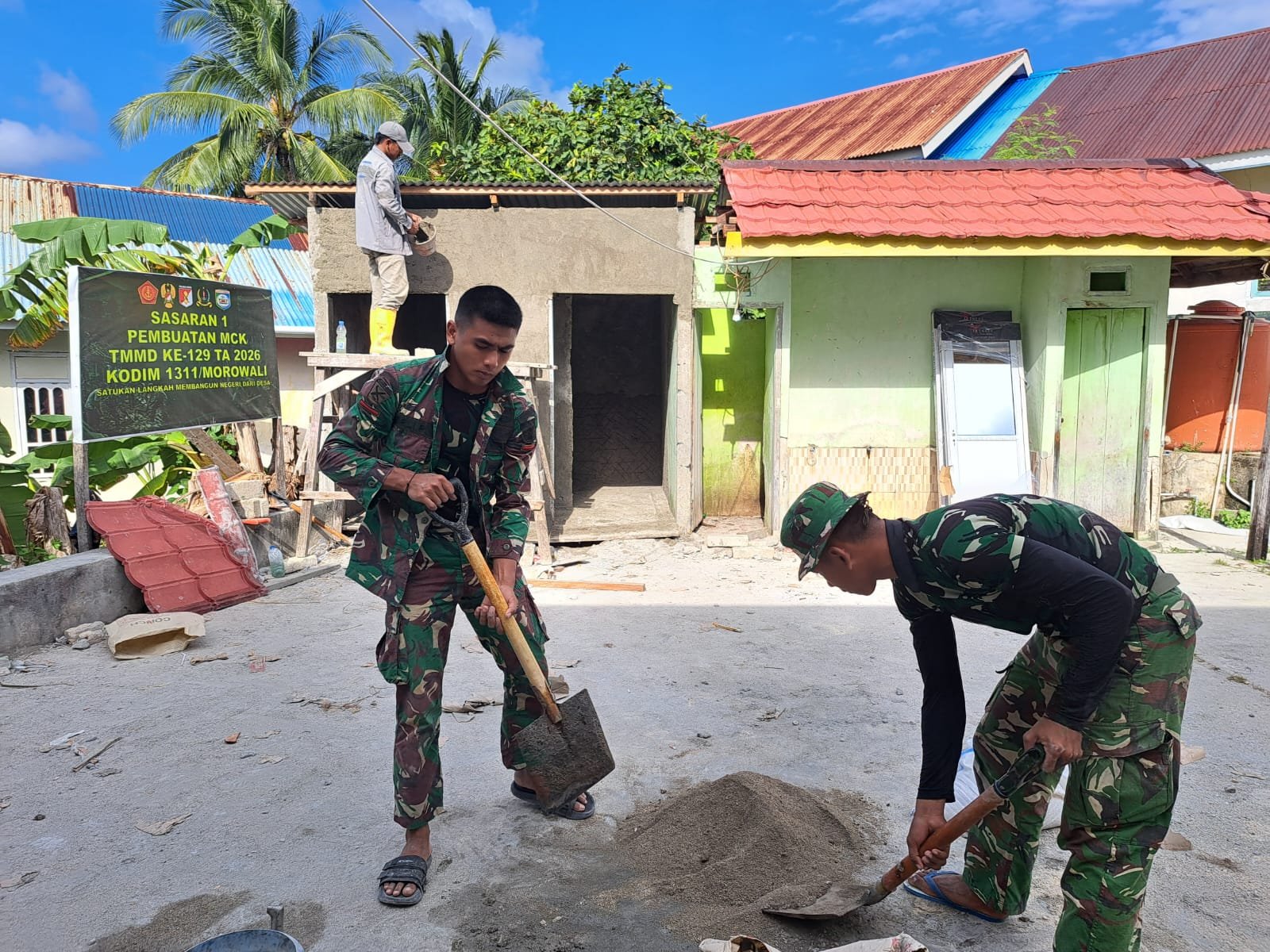 Pembangunan MCK Masjid Quba Umbele Masuki Tahap Pemasangan Atap dan Plester Dinding Dalam