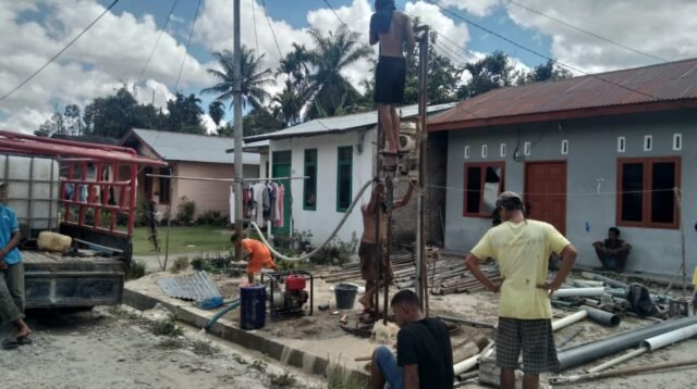 Lapisan Batu Keras Tak Halangi Satgas TMMD Ke-129 Kodim 0210/TU Untuk Hadirkan Air Bersih Bagi Masyarakat