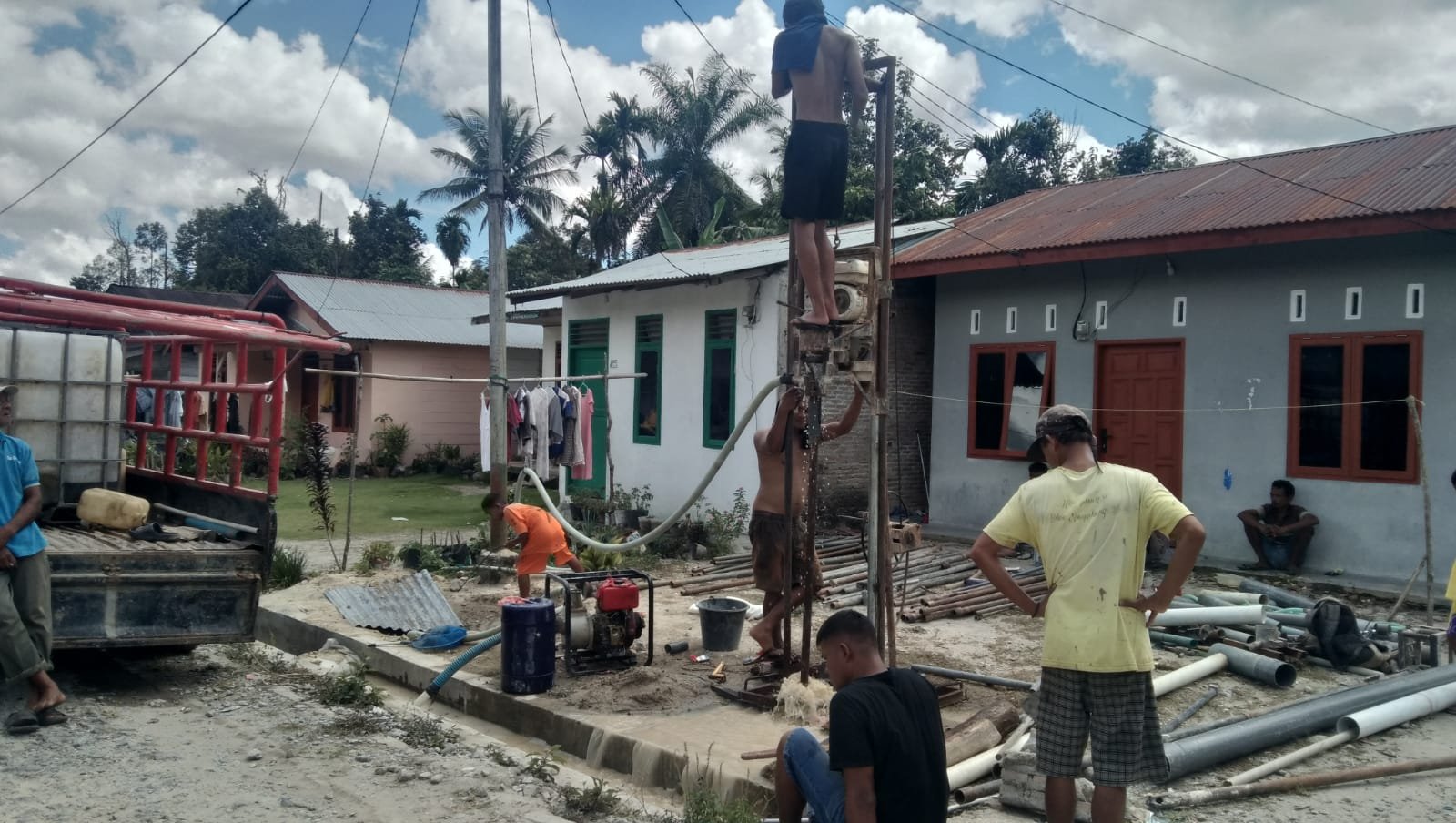Lapisan Batu Keras Tak Halangi Satgas TMMD Ke-129 Kodim 0210/TU Untuk Hadirkan Air Bersih Bagi Masyarakat