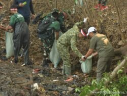 Kodim Depok Gelar Karya Bakti Sambut HUT RI, Sungai Dibersihkan Pohon Ditanam