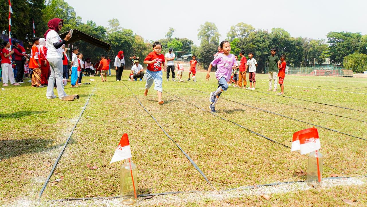 Meriah! Anak-anak Keluarga Prajurit Gagak Hitam Adu Ketangkasan di Hari Kemerdekaan