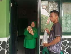Yonarhanud 10/ABC Bagikan Telur Gratis Hasil Budi Daya untuk Prajurit