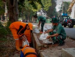 Sinergi Cegah DBD: Prajurit Arhanud 10/ABC dan Warga Gelar Grebek Lumpur