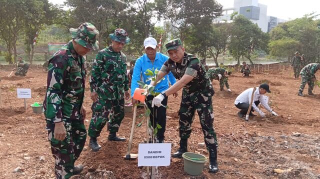 HUT TNI, Kodim Depok Tanam Ratusan Pohon Buah dan Tanaman Keras