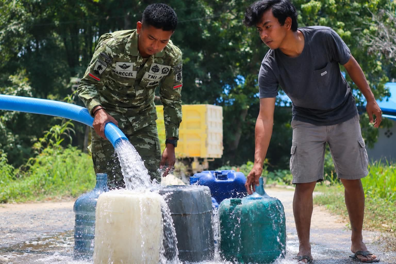 Sambut HUT ke-81 TNI dengan Pelayanan, Brigif TP 32/Mangkalihat Datang Membawa Air, Hadir Membawa Harapan