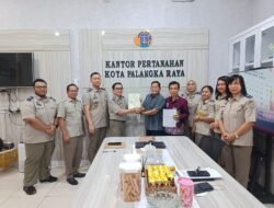 Kantah Palangka Raya Serahkan Sertifikat Tanah kepada Majelis Resort GKE