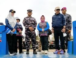 Ce’na Pimpin Srikandi TP Sriwijaya Lampung Bersama Jalasenastri Bersihkan Pantai Teluk Betung